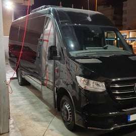 Łatwy transfer vanem i minibusem z miasta Ateny na lotnisko w Atenach