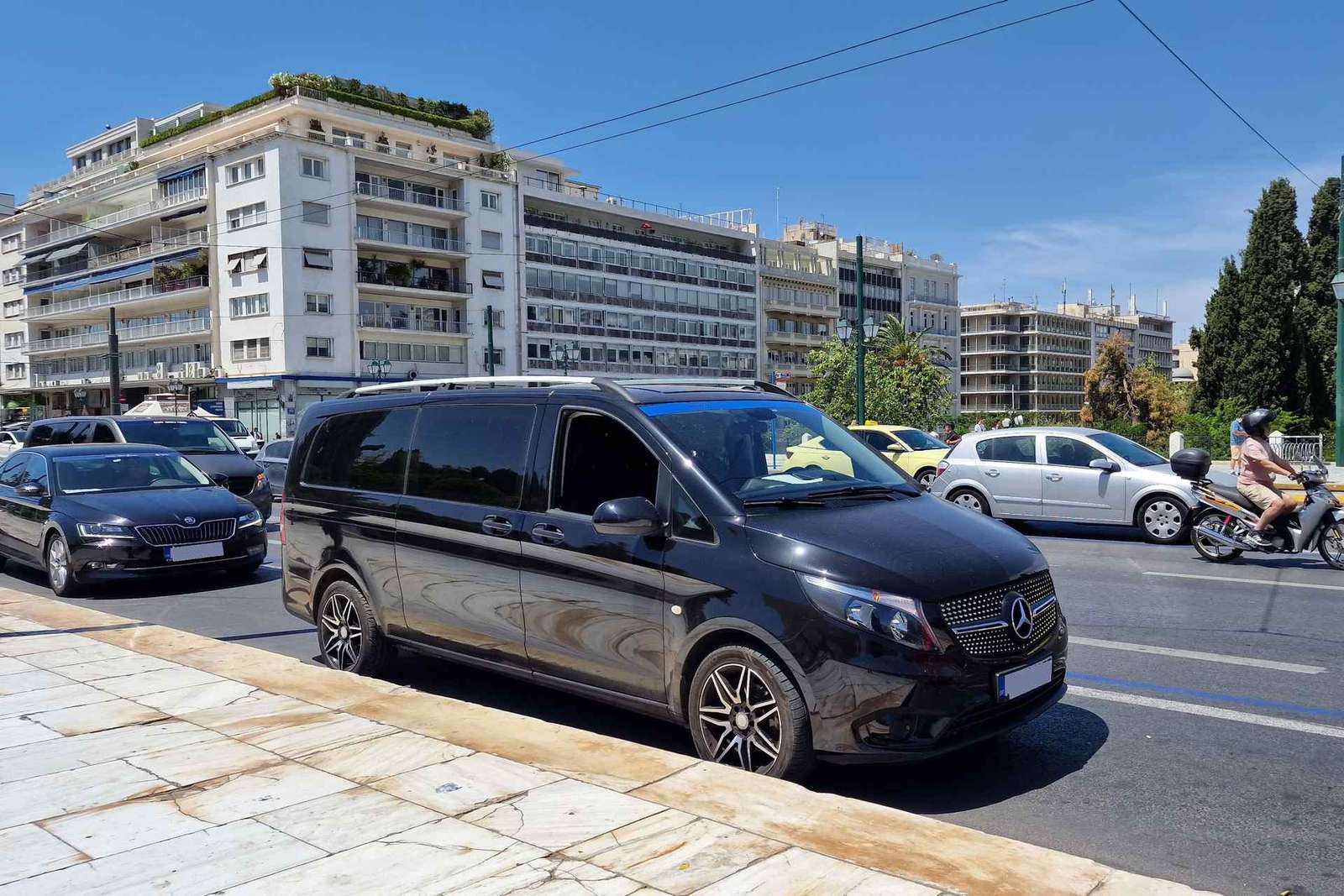 Łatwy transfer vanem i minibusem z miasta Ateny na lotnisko w Atenach